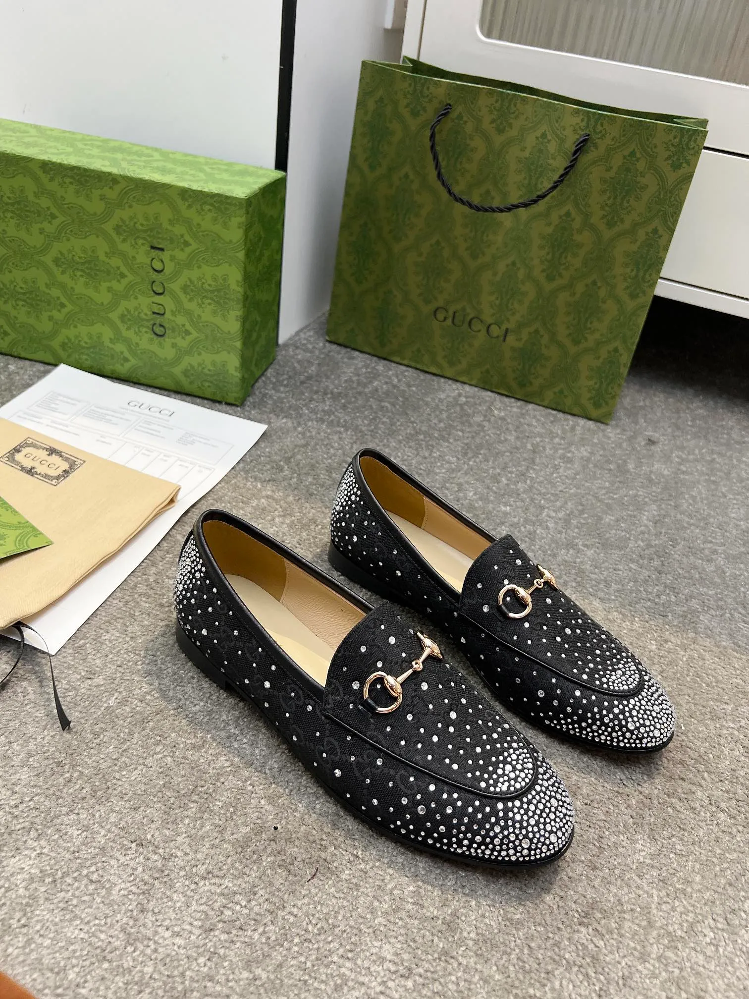👟👟Ex-factory price 420👟👟 Genuine leather sole +50 Original quality guccisummer's latest limited edition shoes are on sale with top quality. Purchased genuine development original special hot diamond process classic double G presbyopic inner sheepskin with Italian original board material and craftsmanship are the same as the original! Code number: 35-42,